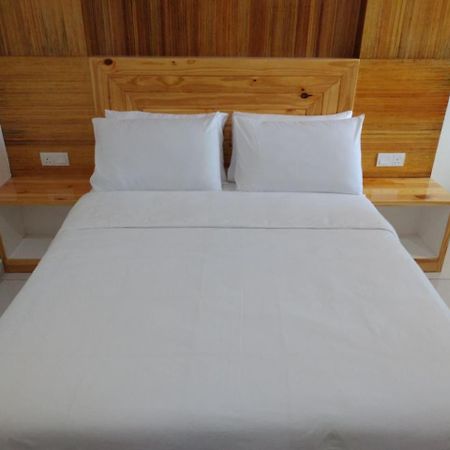 Funduq Al Busyra Motel Pantai Cenang  Exterior foto